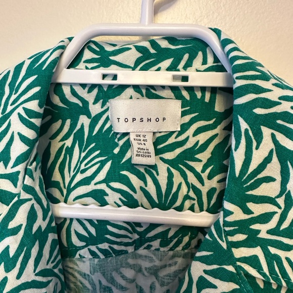 Topshop button up sleeveless top - Picture 2 of 2